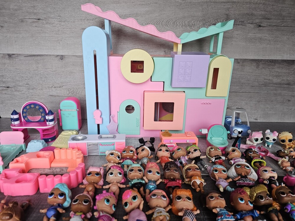 L.O.L. Surprise! Squish Sand Magic House - Playset LOT & 36 Dolls, 4 Pets +